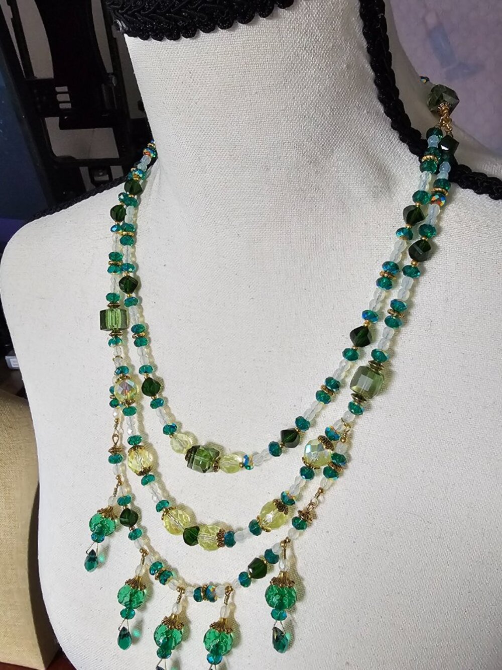 JB Originals – Urania -  Uranium Glass Necklace & Earring Set - Picture 13 of 17